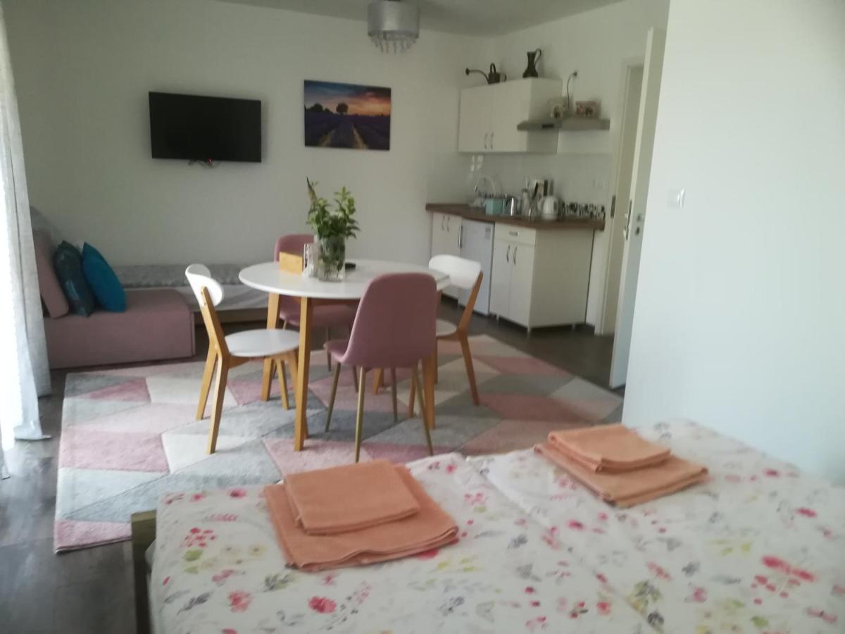 Edina Vendeghaz-Gyenesdias Apartment Luaran gambar