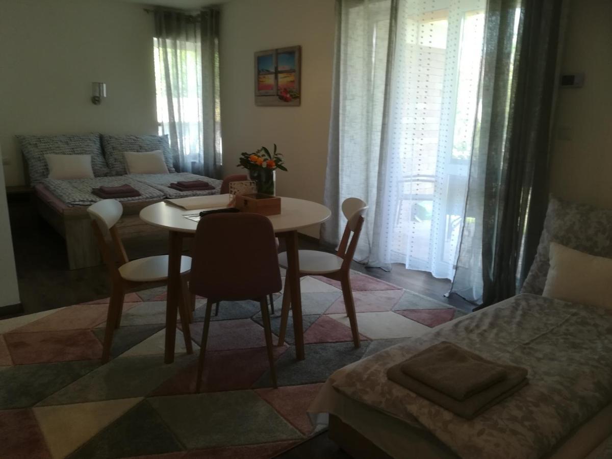 Edina Vendeghaz-Gyenesdias Apartment Luaran gambar