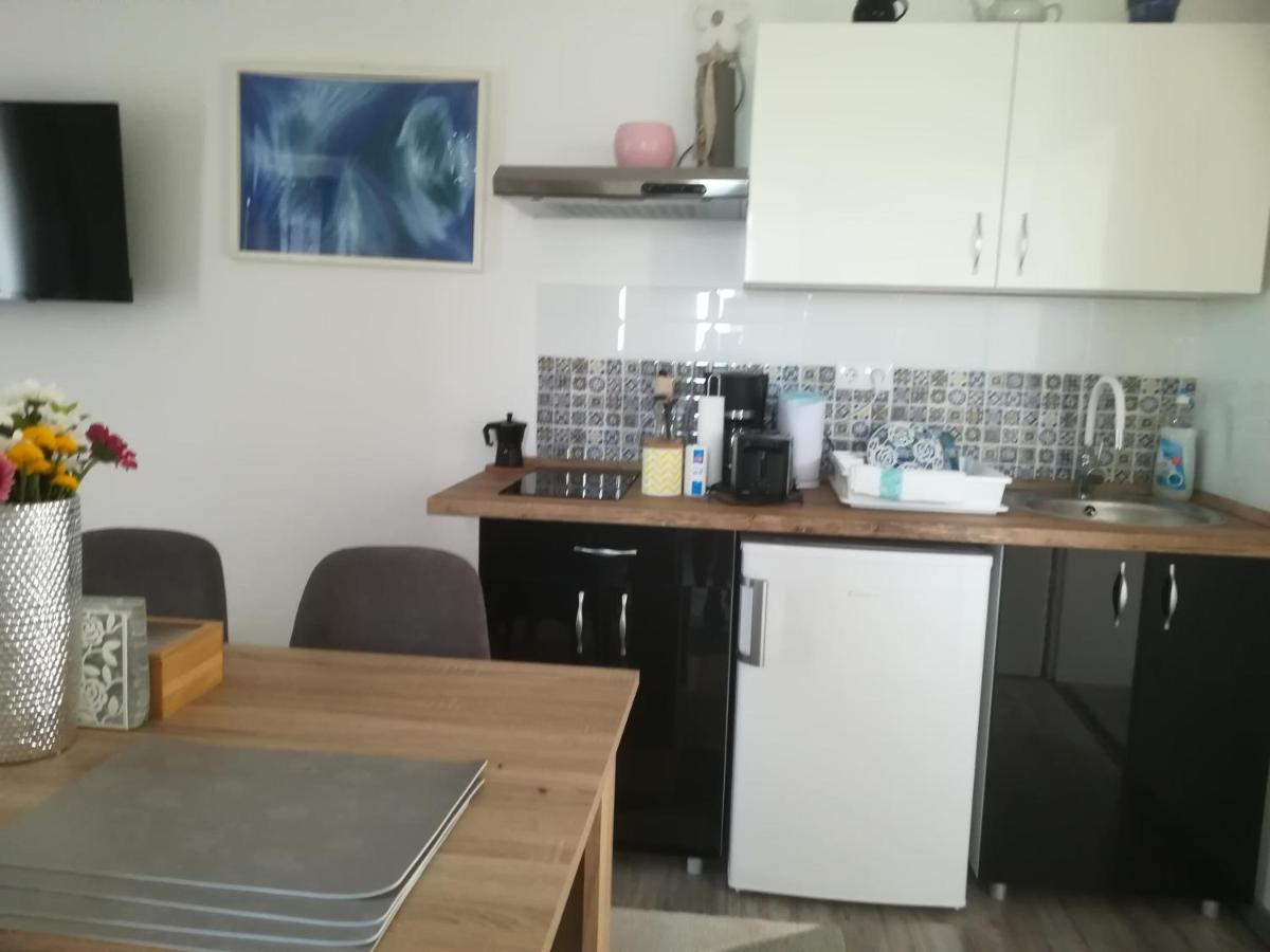 Edina Vendeghaz-Gyenesdias Apartment Luaran gambar
