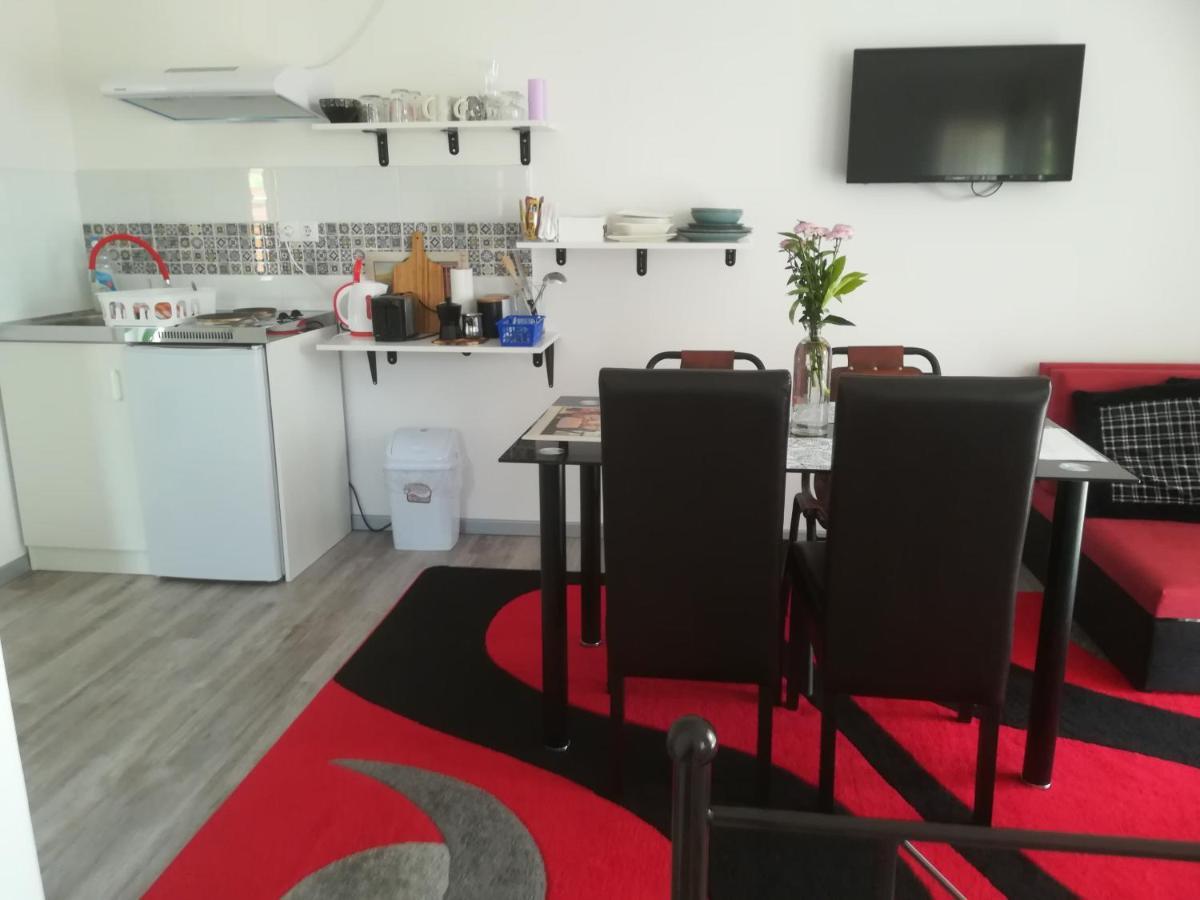Edina Vendeghaz-Gyenesdias Apartment Luaran gambar