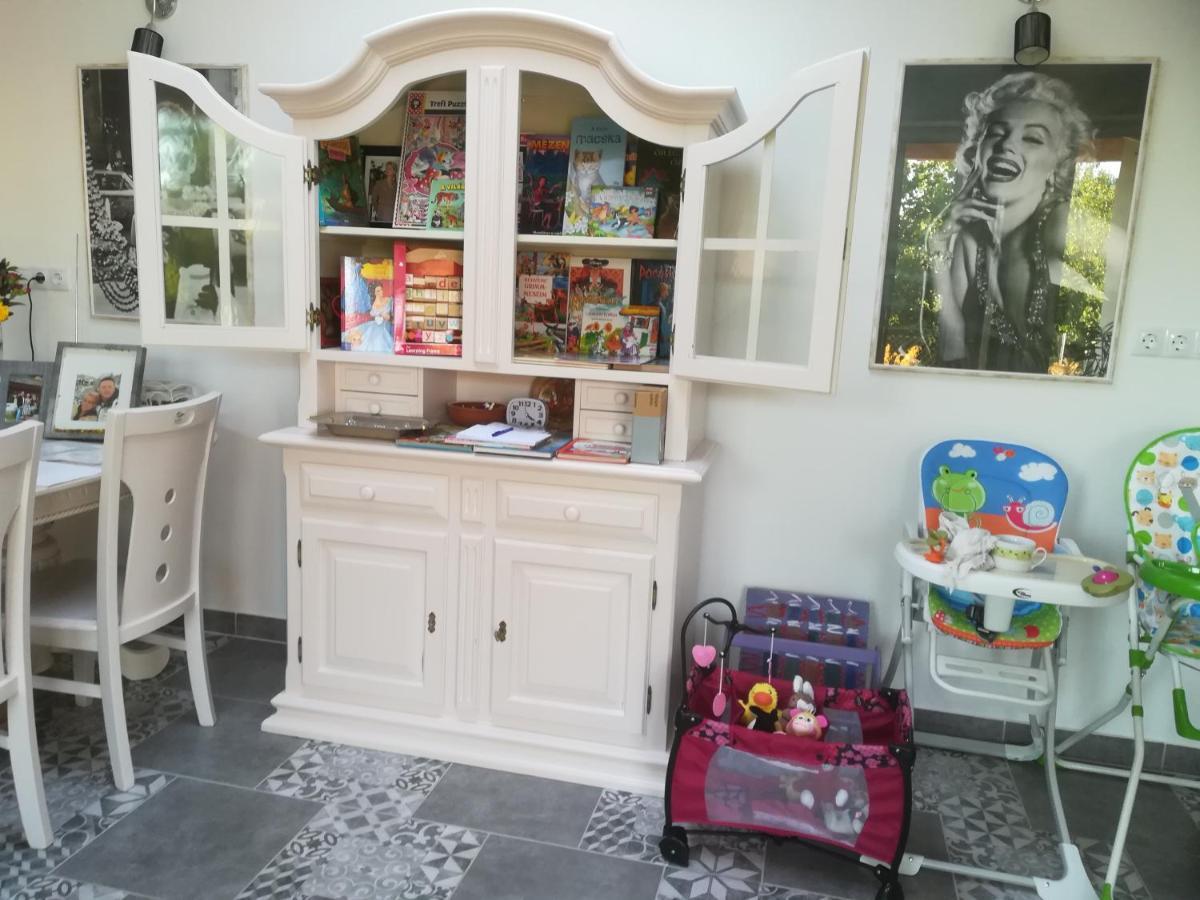 Edina Vendeghaz-Gyenesdias Apartment Luaran gambar