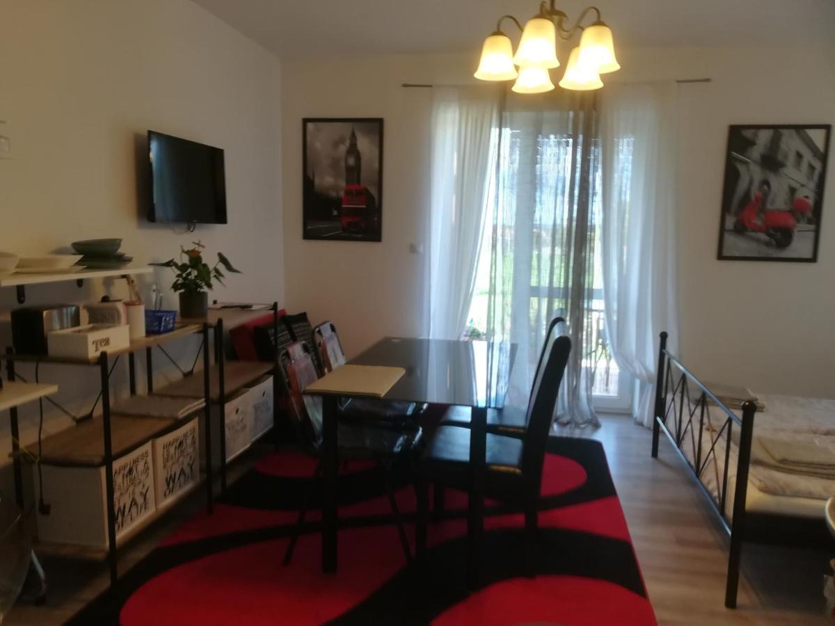 Edina Vendeghaz-Gyenesdias Apartment Luaran gambar