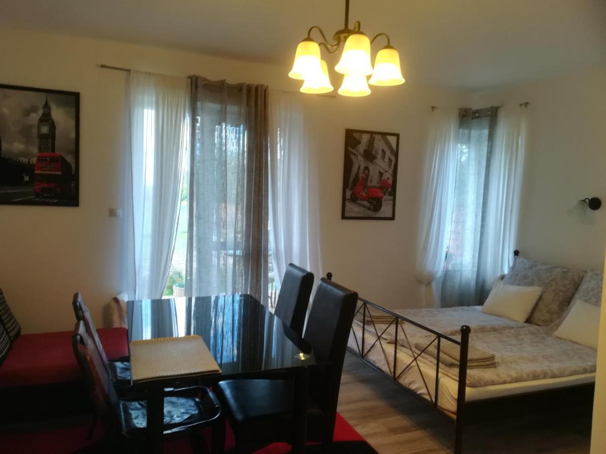 Edina Vendeghaz-Gyenesdias Apartment Luaran gambar