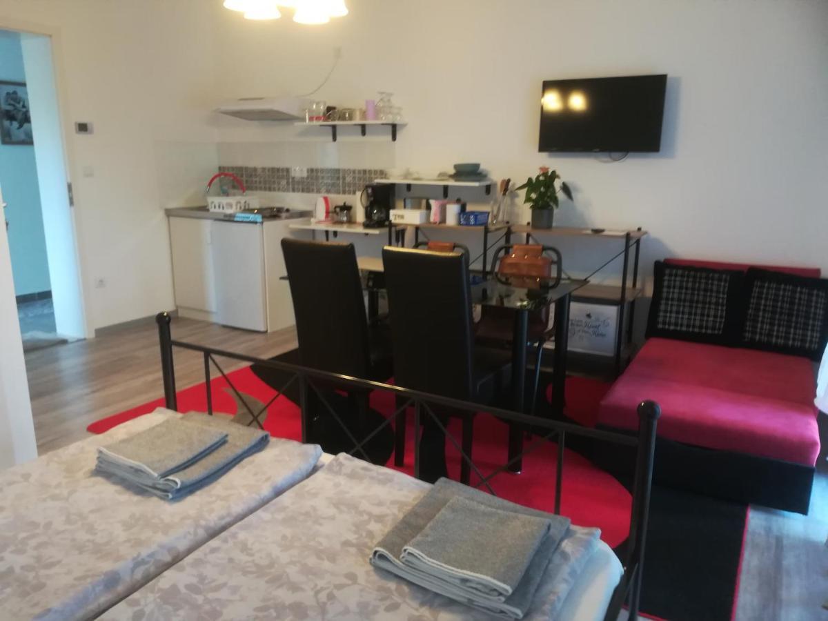 Edina Vendeghaz-Gyenesdias Apartment Luaran gambar
