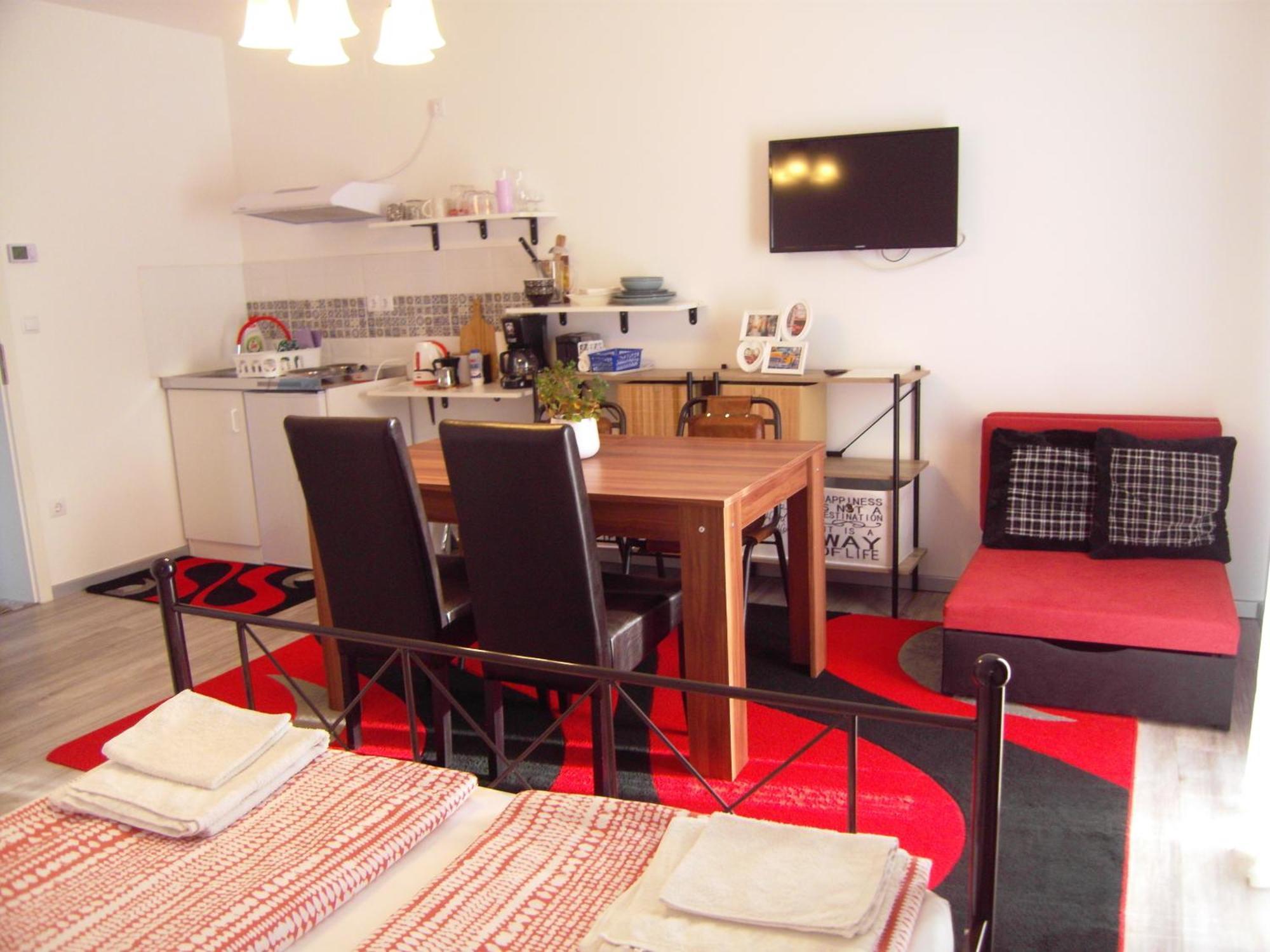 Edina Vendeghaz-Gyenesdias Apartment Luaran gambar