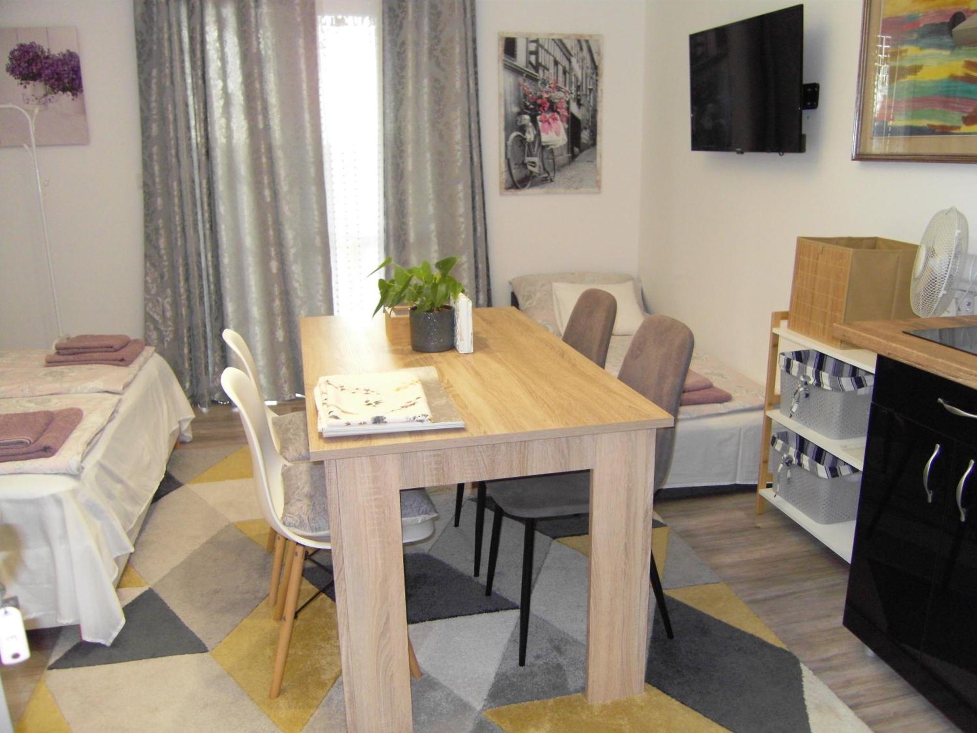Edina Vendeghaz-Gyenesdias Apartment Luaran gambar