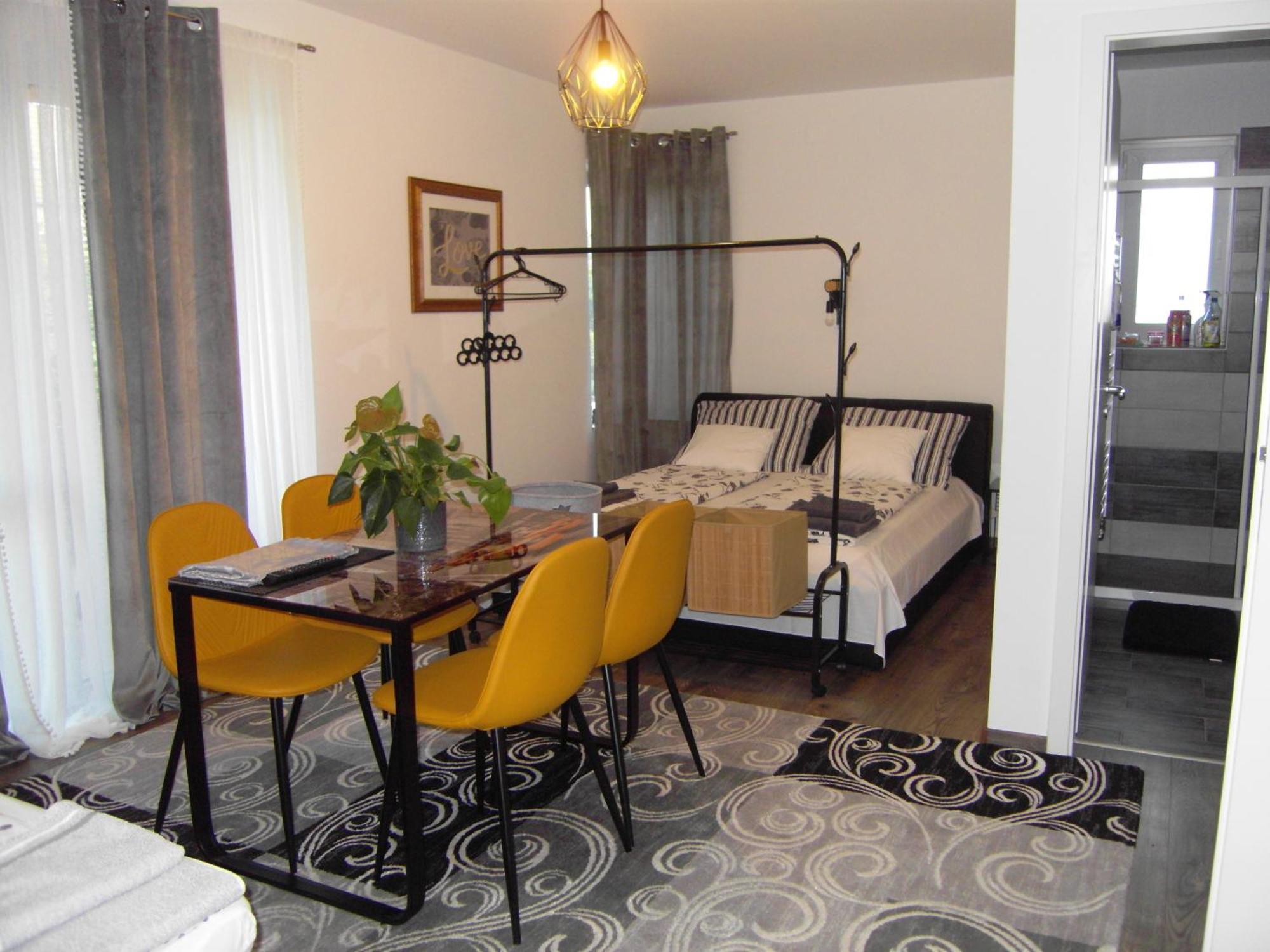 Edina Vendeghaz-Gyenesdias Apartment Luaran gambar
