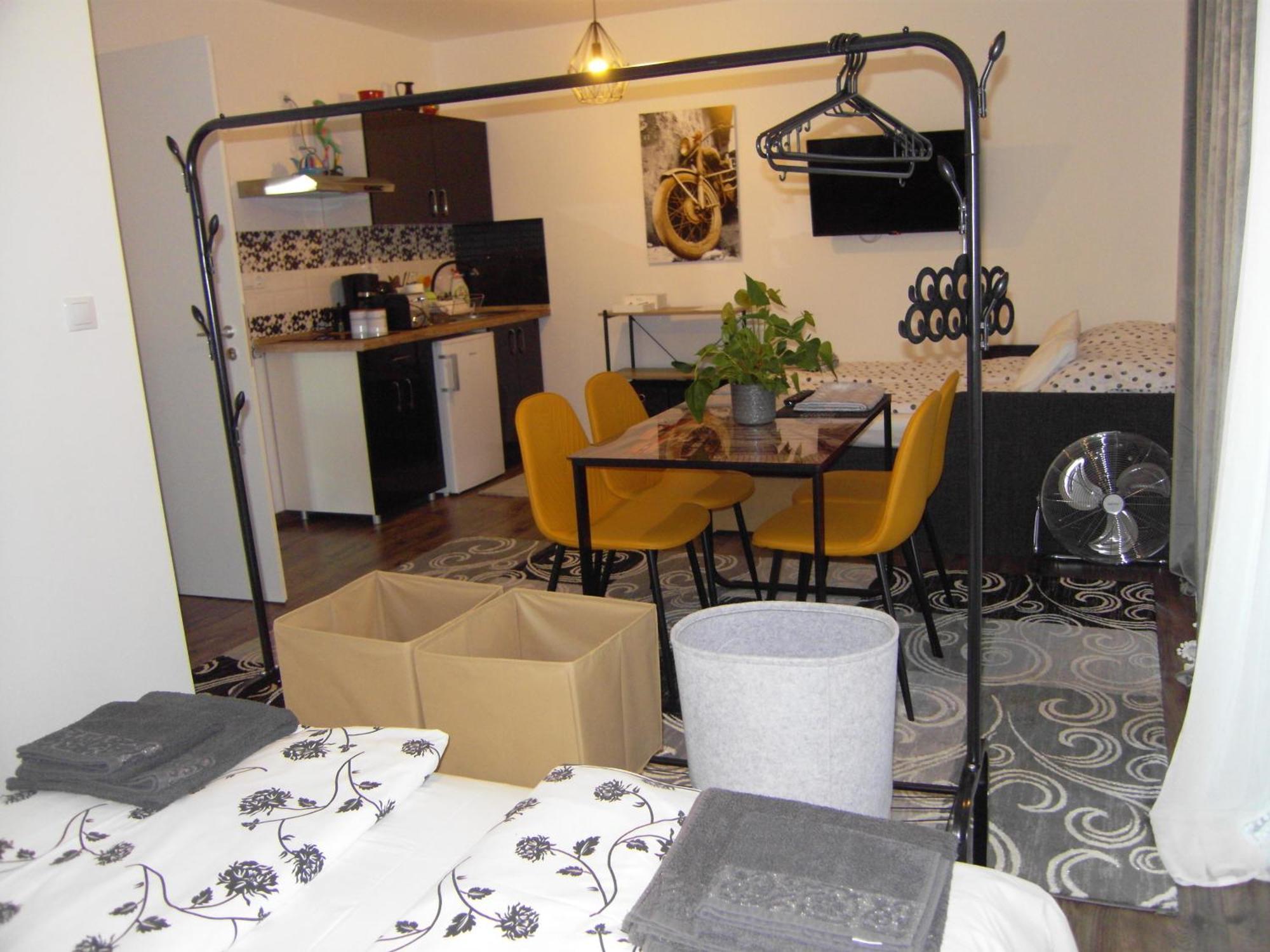 Edina Vendeghaz-Gyenesdias Apartment Luaran gambar